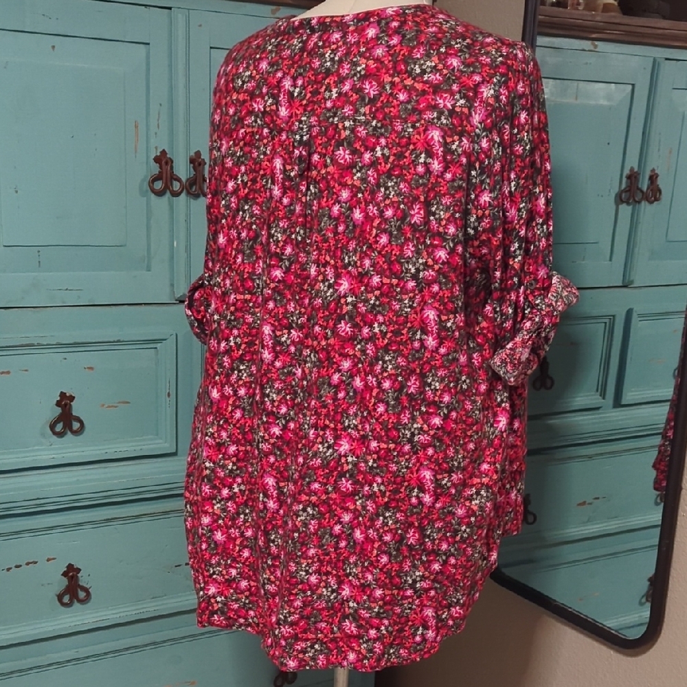 Torrid Pink and Black Floral Blouse - Picture 5 of 6